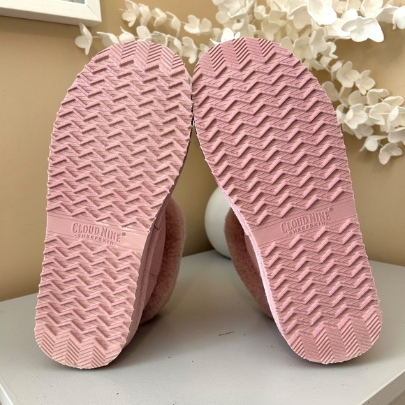 New Condition Cloud Nine Sheepskin Suede Booties Dusty Pink Size 6 - Picture 7 of 13